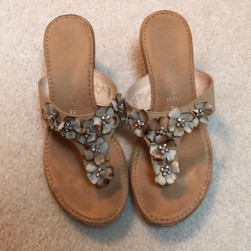 Floral sandals!